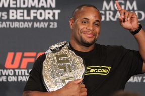 Daniel-Cormier-Champ-Belt-UFC-187-750×370