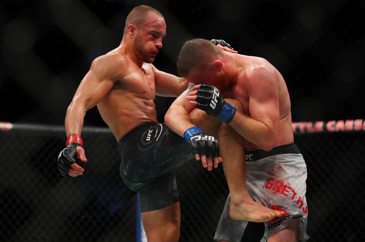 https://www.actumma.com/wp-content/uploads/2017/12/eddie-alvarez-ko-ufc-217.jpg