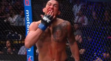 Anthony-Pettis-postfight-vs-Stephen-Thompson