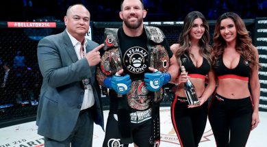 Ryan-Bader-avec-ses-deux-ceintures-1