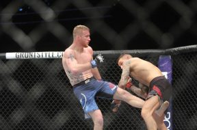 Justin-Gaethje-Leg-Kicking