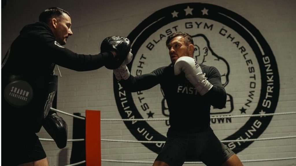 Avant de faire son grand retour à l’UFC, Conor McGregor continue d'aiguiser son pied-poing. 'The Notorious' semble plus prêt que jamais au vu de ses dernières vidéos.