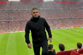 Khabib-Nurmagomedov-s-est-battu-lors-d-un-match-de-football-Tu-es-un-tricheur-Tu-as-payé-ces-gars