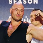 Oleksandr Usyk et Tyson Fury se retrouveront en Arabie Saoudite pour un combat qui mettra en jeu les quatre principaux titres mondiaux. Usyk se montre prêt et ne se laisse pas perturber par les provocations de Fury.