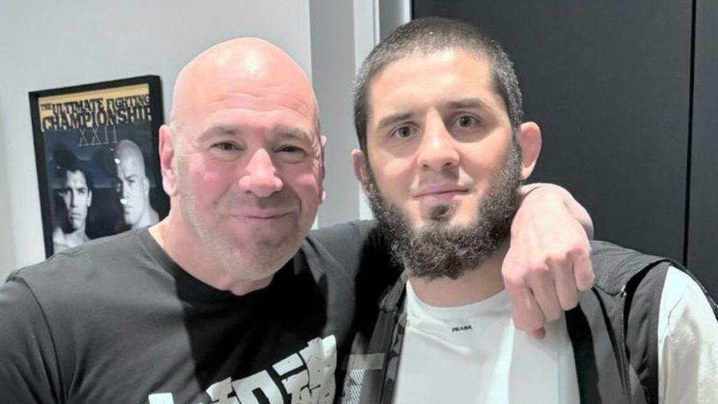 Islam Makhachev a prouvé qu'il était le meilleur combattant de MMA en soumettant Dustin Poirier ce week-end. Dana White est revenu sur ce sujet en exprimant son désaccord, ce qui n'a pas laissé indifférent le champion des poids légers.