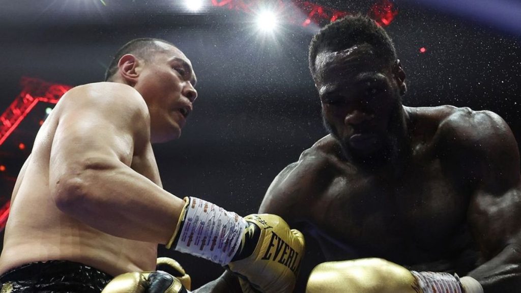 Zhilei Zhang explique comment il a réussi à attirer Deontay Wilder dans son piège ce week-end. Le Chinois pense qu'il a pris l'avantage à un moment précis du combat.