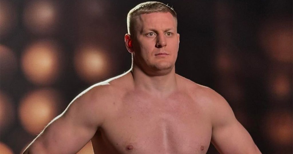 Sergei Pavlovich réagit après sa défaite contre Alexander Volkov à l'UFC Arabie Saoudite