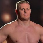 Sergei Pavlovich réagit après sa défaite contre Alexander Volkov à l'UFC Arabie Saoudite