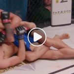 Un combattant de MMA place l'une des soumissions les plus rares