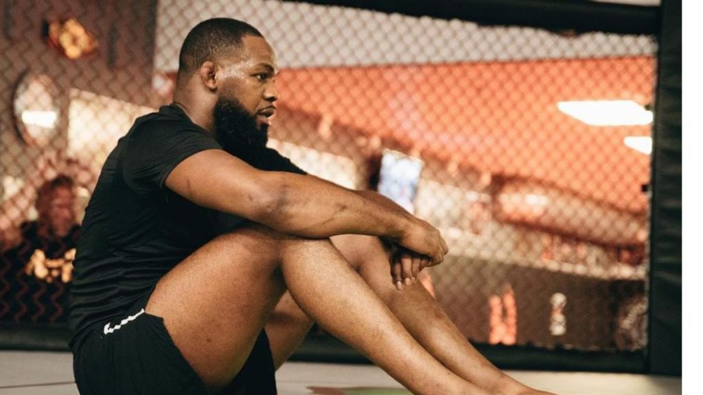 Jon Jones a été récemment accusé de deux délits mineurs dans une affaire de dépistage de drogue. Le champion UFC répond à ces accusations après une audience virtuelle devant un tribunal.