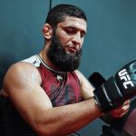 Khamzat Chimaev devait initialement combattre Robert Whittaker le 22 juin en Arabie Saoudite. Suite à une "violente" maladie, l'homme invaincu s'est désisté. Il revient sur cet épisode en détaillant les problèmes de santé qu'il a vécus.