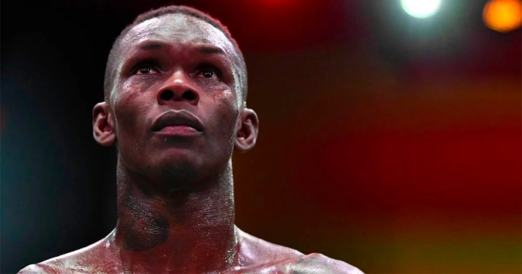 Israel Adesanya se livre avant son retour à l'UFC 305 : "La dernière fois que j'ai combattu..."