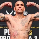 Alex Pereira est l'actuel champion des mi-lourds de l'UFC. Si le Brésilien avait laissé entendre qu'il pourrait monter chez les poids lourds, son coach semble être du même avis.