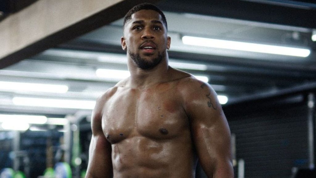 Anthony Joshua affronte Daniel Dubois pour la ceinture IBF des poids lourds le 21 septembre prochain à Wembley. Âgé de 34 ans, le Britannique est plus proche de la fin que le début. Son promoteur, Eddie Hearn, s'est exprimé au sujet de sa retraite.