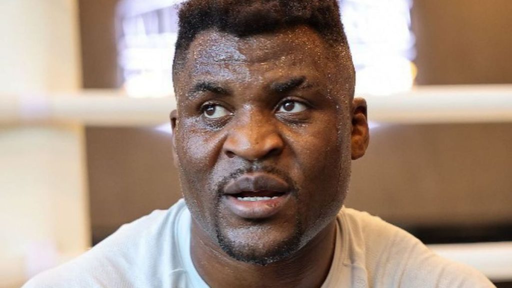 Francis Ngannou affronte, le samedi 19 octobre, Renan Ferreira afin de glaner la ceinture poids lourds de l'organisation. Récemment, l'ancien champion de l'UFC a fait une annonce sur le futur de sa carrière. Il ne se voit pas combattre encore longtemps.