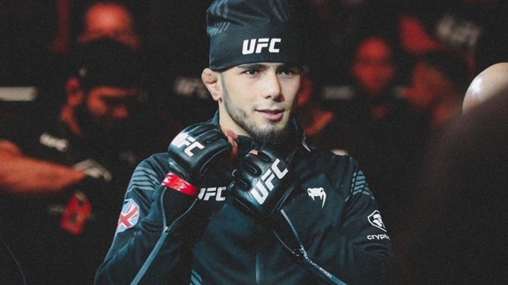 Muhammad Mokaev a récemment été libéré par l'UFC, pour des agissements qui n'auraient pas plu à Dana White. L'ancien champion des poids coqs de l'UFC s'est exprimé sur cette affaire, et prend la défense de Mokaev.