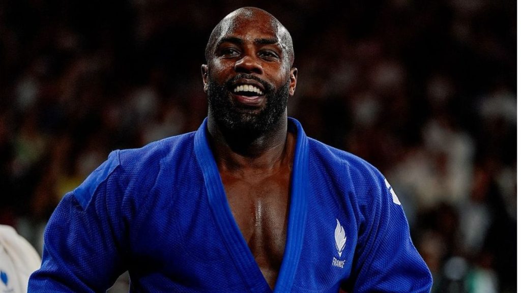 Teddy Riner a donné la victoire à l'équipe de France de judo par équipe, s'imposant face à un coriace adversaire japonais. Le champion olympique a notamment été défié pour les prochains JO dans quatre ans.