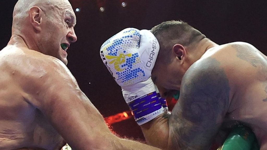 Oleksandr Usyk affronte Tyson Fury le 21 décembre, afin de défendre ses trois ceintures en Arabie Saoudite. Un membre du Hall of Fame de la boxe anglaise a livré sa prédiction pour le combat. L'issue du combat semble claire.