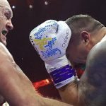 Oleksandr Usyk affronte Tyson Fury le 21 décembre, afin de défendre ses trois ceintures en Arabie Saoudite. Un membre du Hall of Fame de la boxe anglaise a livré sa prédiction pour le combat. L'issue du combat semble claire.