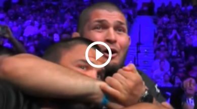 Khabib-Nurmagomedov-laisse-exploser-ses-émotions-en-coaching-et-étrangle-un-combattant