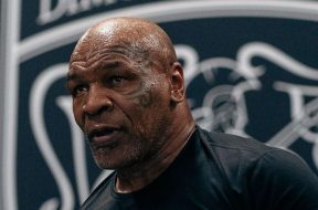 Mike-Tyson-fait-le-point-sur-son-camp-d-entraînement-bien-qu-il-ne-puisse-plus-marcher