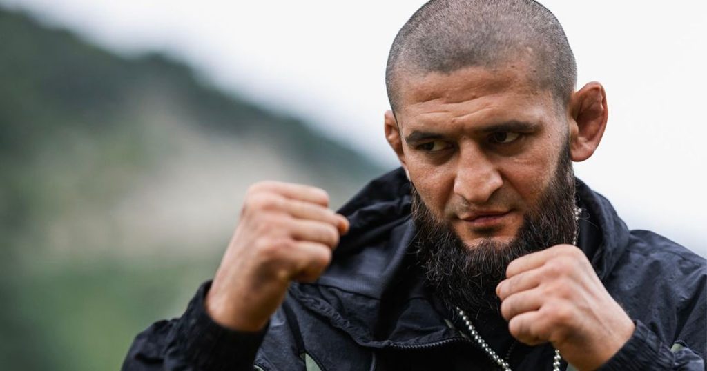 Jones, Tyson, Imavov... Khamzat Chimaev classe les combattants : "Impossible de le battre"