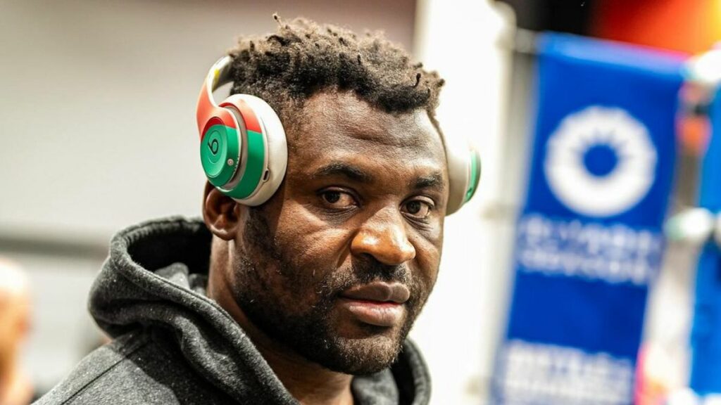 Francis Ngannou fera son retour dans la cage le 19 octobre au PFL, où il affrontera Renan Ferreira, le champion des poids lourds de l'organisation. Le Camerounais a récemment partagé sa méthode pour gérer la pression mentale.