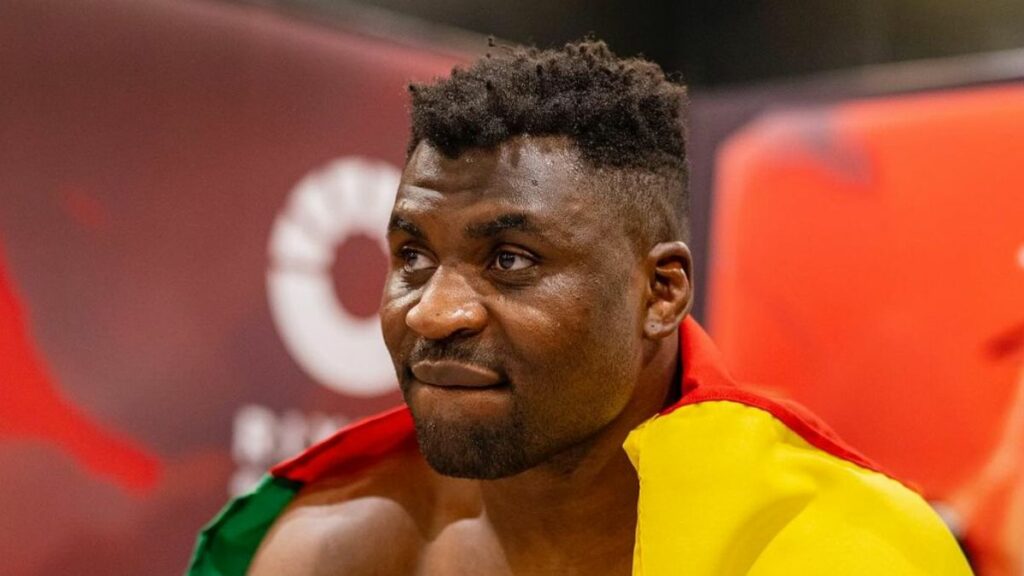 Francis Ngannou fera son retour dans la cage sous la bannière du PFL le 19 octobre, face à Renan Ferreira. En vue de ce combat, le Camerounais a souhaité partager avec ses fans des aspects plus personnels et intimes de sa vie.