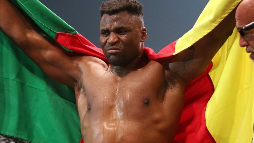 Francis Ngannou s'est imposé par KO face à Renan Ferreira, samedi soir, pour le compte de la ceinture poids lourd du PFL. Ému, le Camerounais s'est exprimé après cette victoire.