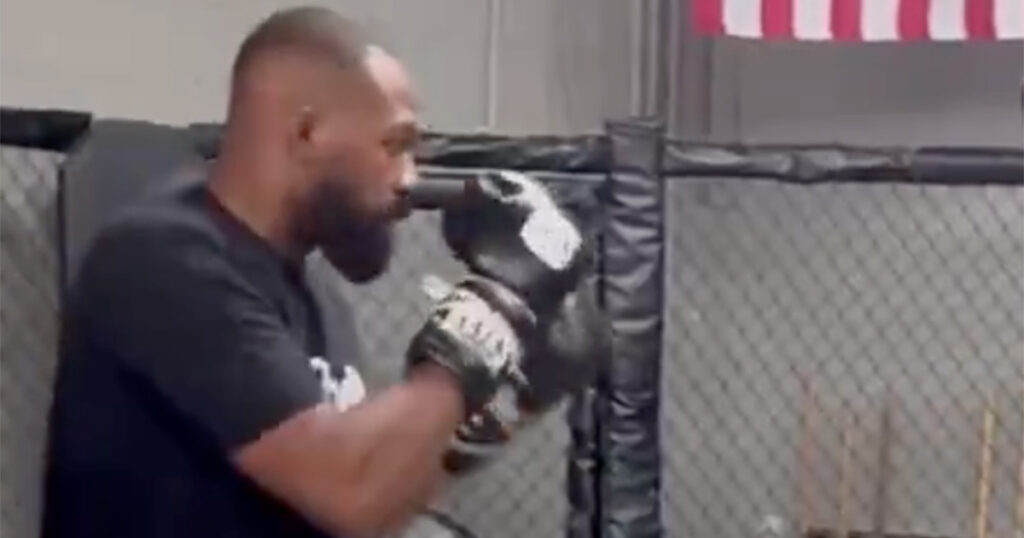 Jon Jones partage une vidéo de son entraînement, il est affûté comme jamais