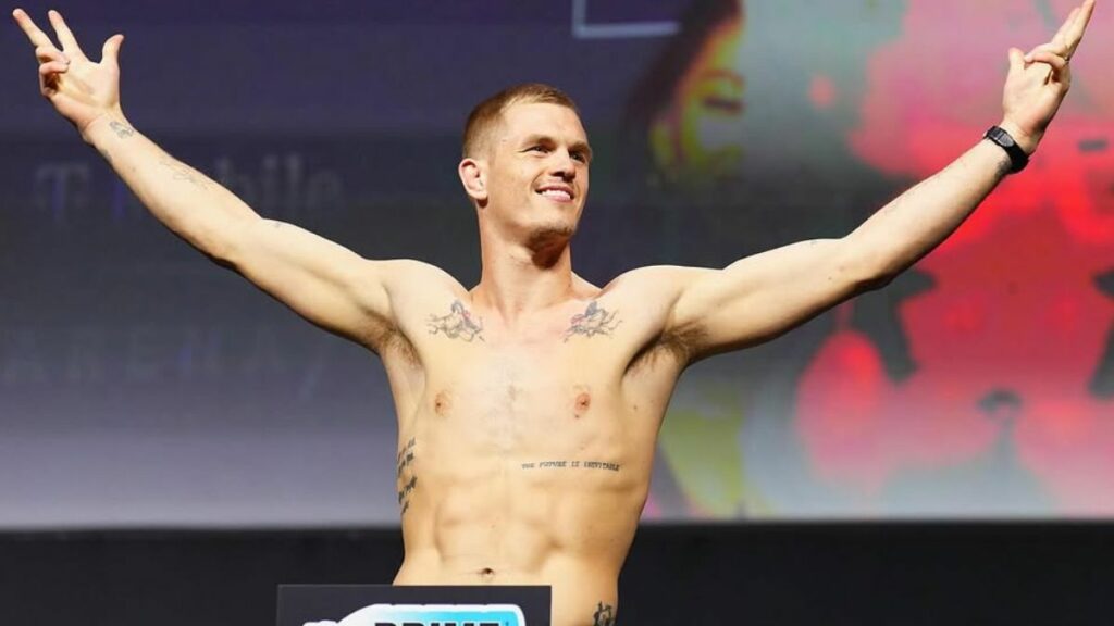 Ian Garry a plaidé pour une montée significative dans le classement officiel des poids mi-moyens (77 kg) après son combat à l'UFC 310 contre Shavkat Rakhmonov.