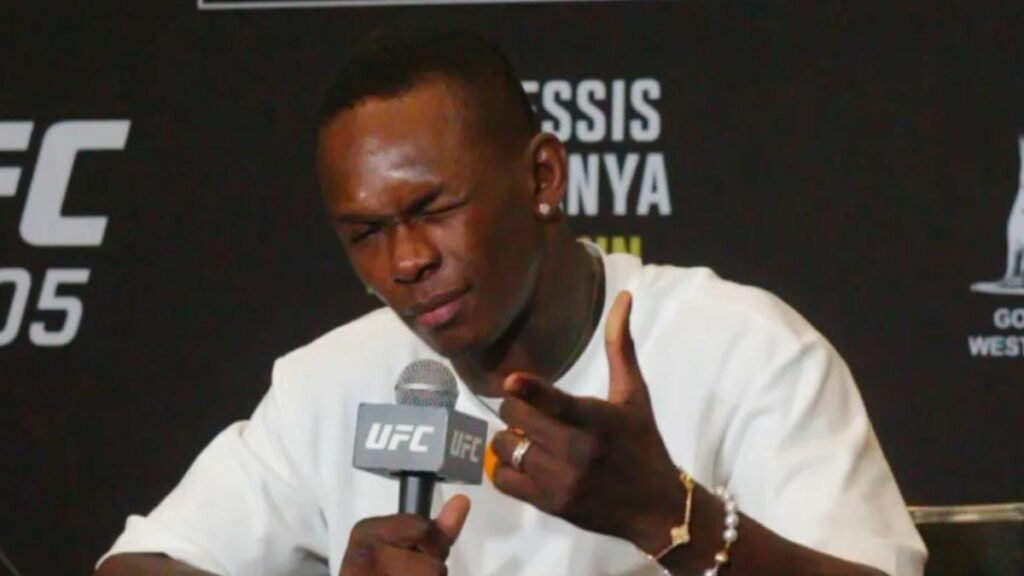 La star de l'UFC, Israel Adesanya, connaît des changements importants dans son camp d'entraînement à l'approche de son retour à l'UFC ce 1er février.