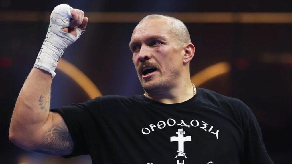 Oleksandr Usyk, champion du monde des poids lourds, pourrait avoir une trajectoire de carrière totalement différente de ce que nous pensions tous. Les promoteurs viseraient un duel inattendu.