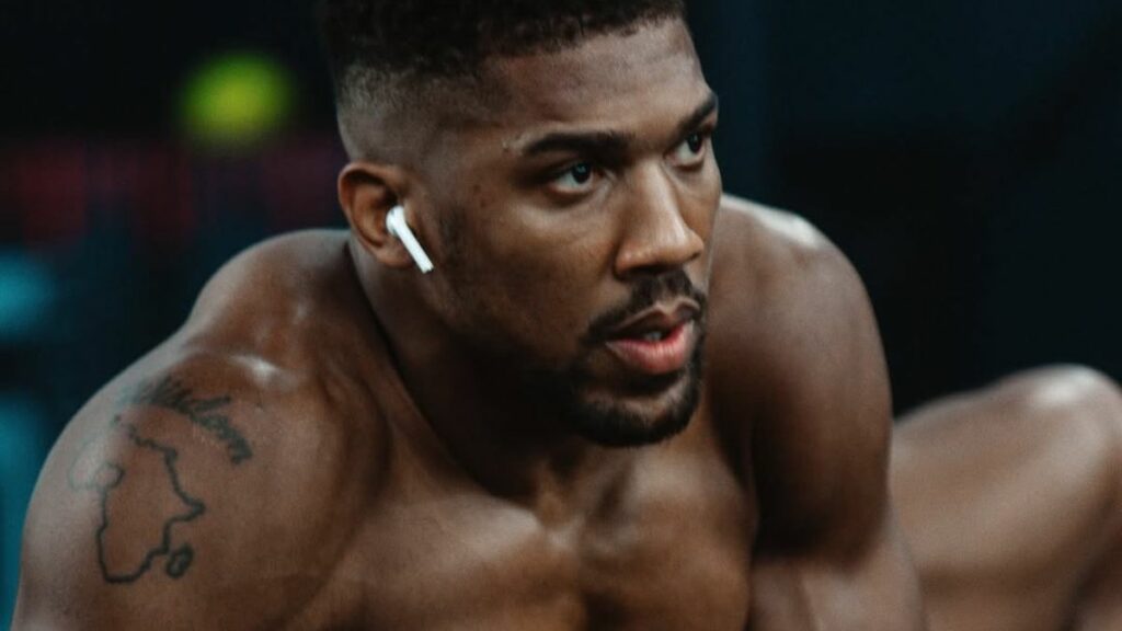 Anthony Joshua n'est plus champion du monde des poids lourds depuis 2021, synonyme de défaite face à Oleksandr Usyk. Un véritable monument de la boxe s'est notamment exprimé sur le futur du Britannique.