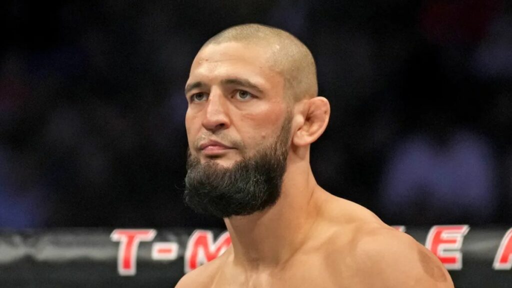 Khamzat Chimaev, prétendant au titre des poids moyens de l'UFC, a été retiré des classements pound-for-pound de la Russie. 'Borz' a tenu à exprimer son ressenti à ce sujet.