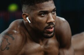 anthony-joshua-eddie-hearn-boxe