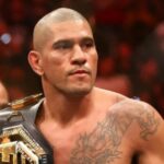 Alex-pereira-poids-sur-la-balance-ufc-mma (1)