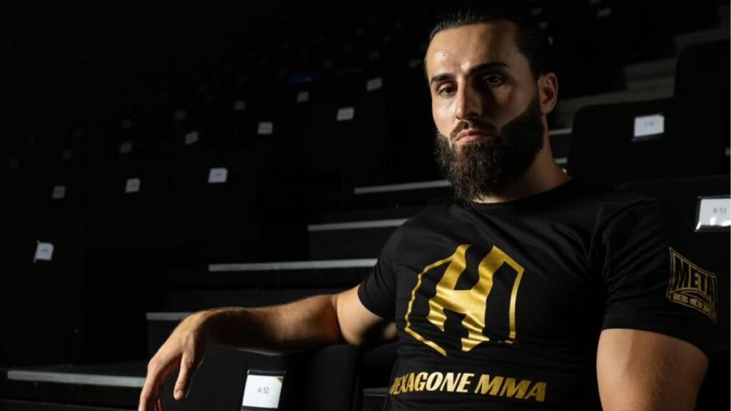 IbraTV devait effectuer son deuxième combat de MMA lors de l’Hexagone MMA 29, prévu le 24 mai à Bordeaux. Malheureusement, il a estimé ne pas être en capacité de combattre, annulant ainsi le duel.